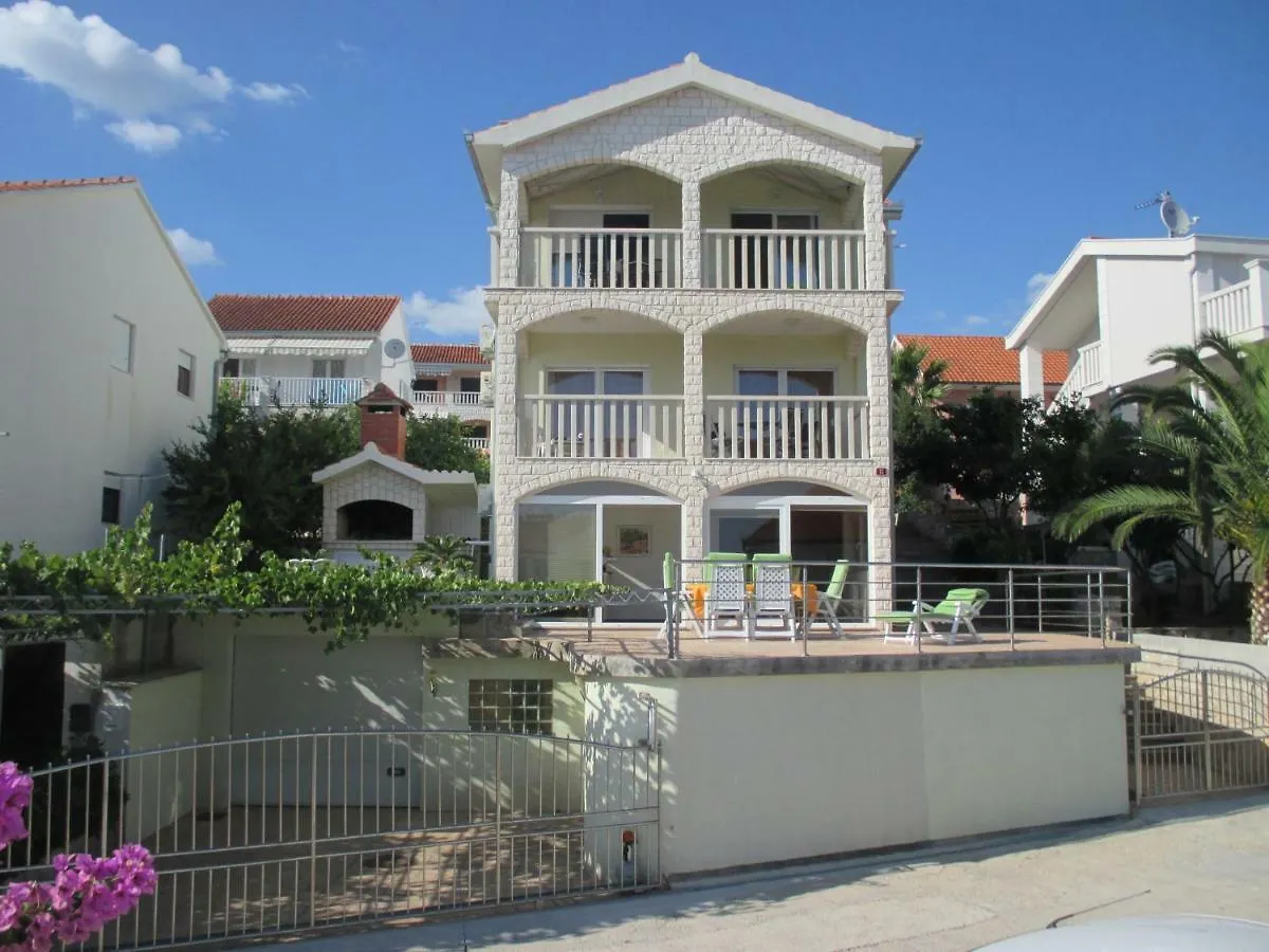 Villa Bubi Trogir 0*,  Croatia
