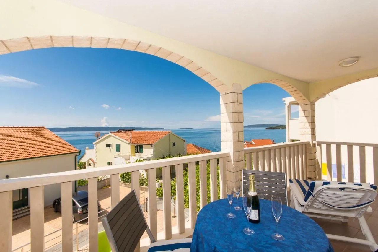 Villa Bubi Trogir 0*,  Croatia